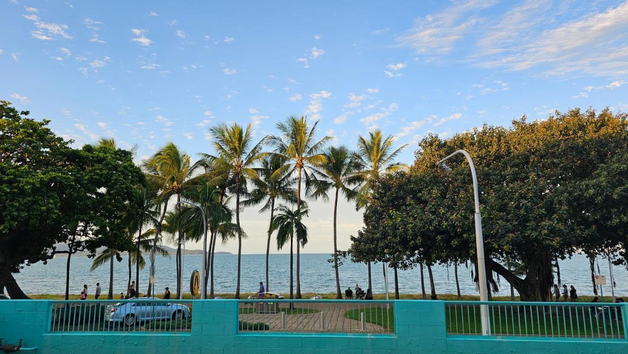 Emthree Seaside Apartments Townsville Exterior foto